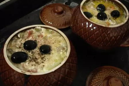 Рагу из осетрины в горшочках: шаг 11