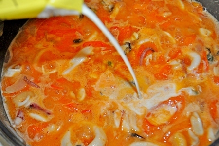Сливочный суп с морепроуктами,томатами и пармезановыми гренками: шаг 2