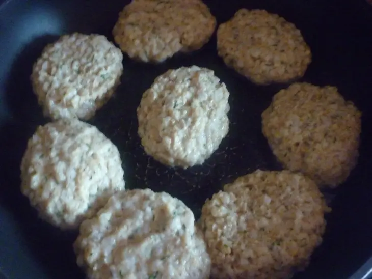 Котлеты из перловой крупы с творожным сыром: шаг 3