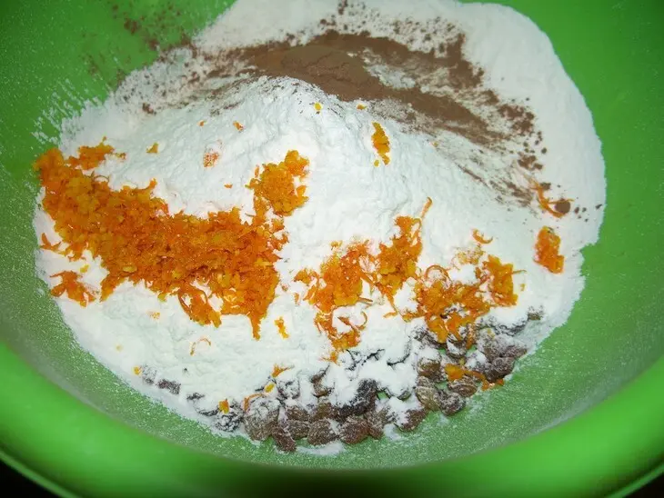 Шотландские оладьи с соусом из изюма: шаг 2