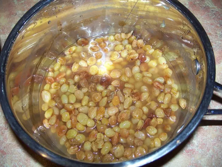 Шотландские оладьи с соусом из изюма: шаг 5