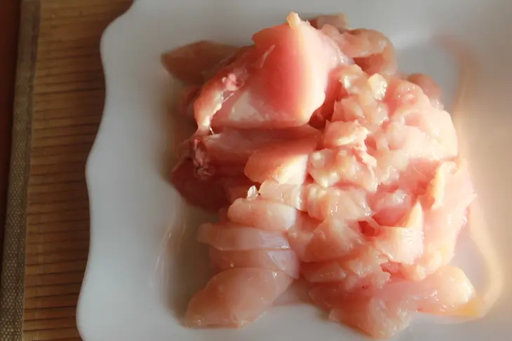 Куриное филе под нежнейшим винно-сливочным соусом с сырно-миндальной корочкой: шаг 1
