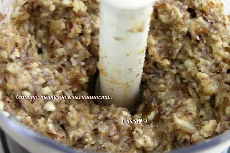 Конфеты из фиников с лесными орехами: шаг 3