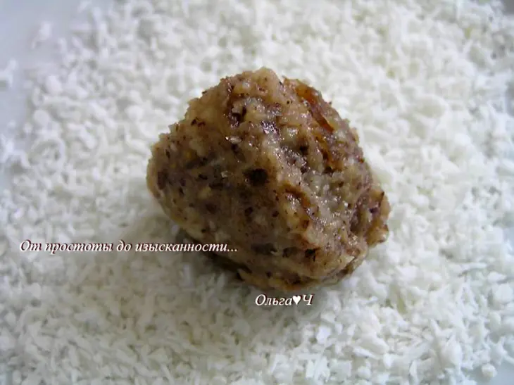 Конфеты из фиников с лесными орехами: шаг 4