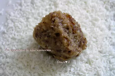 Конфеты из фиников с лесными орехами: шаг 4