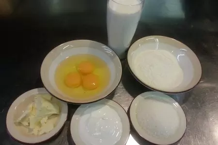 Блины тонкие с голубикой: шаг 1