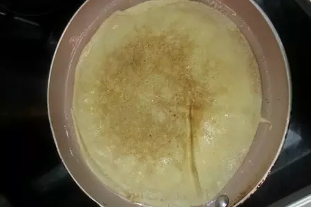 Блины тонкие с голубикой: шаг 4
