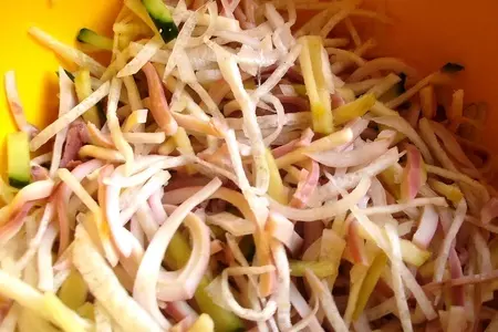 Салат с кальмаром и овощами.: шаг 2