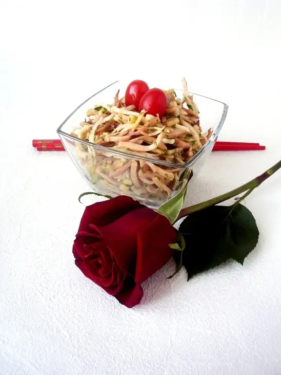 Салат с кальмаром и овощами.: шаг 7