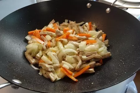 Лапша с мясом и овощами: шаг 3