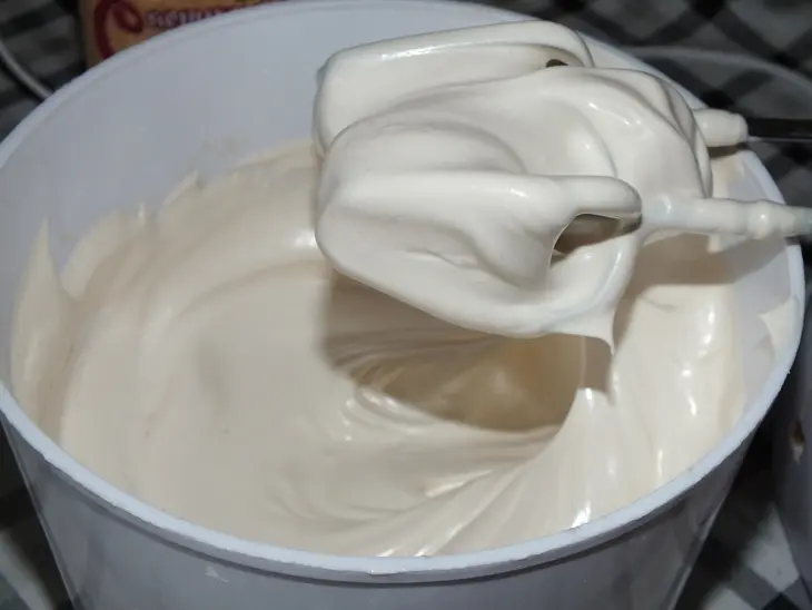 Меренговый рулет: шаг 5