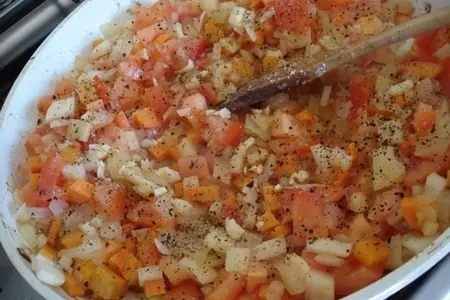 Карп праздничный, фаршированный овощами и черносливом: шаг 5