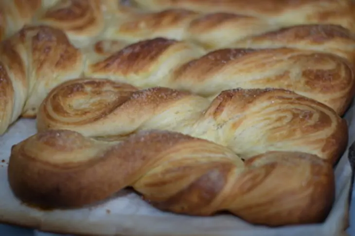 Воздушные слойки-булочки: шаг 16