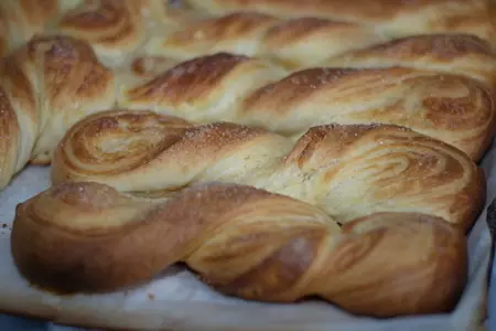 Воздушные слойки-булочки: шаг 16