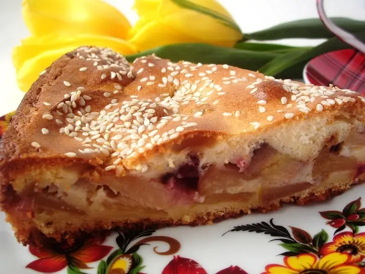 Полу-пай с яблоками, бананами и клюквой с шоколадом.: шаг 6
