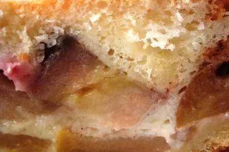 Полу-пай с яблоками, бананами и клюквой с шоколадом.: шаг 8