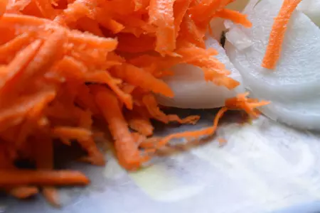 Горбуша с овощами и сметаной: шаг 2