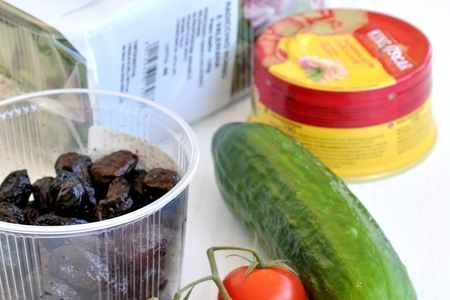 Легкий постный салат с печенью трески, грибами и помидорами: шаг 3