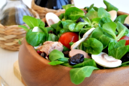 Легкий постный салат с печенью трески, грибами и помидорами: шаг 4
