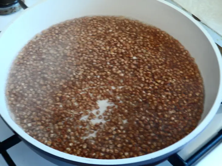 Карп фаршированный гречкой и грибами: шаг 4