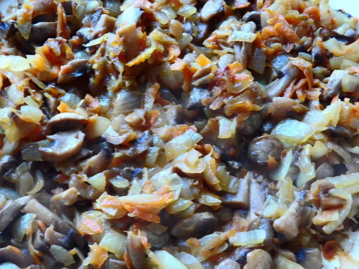 Карп фаршированный гречкой и грибами: шаг 5