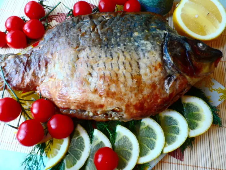 Карп фаршированный гречкой и грибами: шаг 9