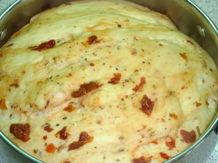 Постные булочки с вялеными томатами и травами: шаг 4