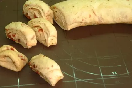Постные булочки с вялеными томатами и травами: шаг 6