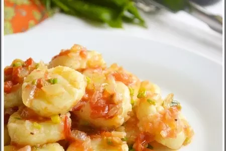 Картофельные постные клецки с овощами и черемшой.: шаг 5