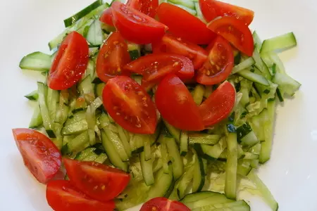 Витаминный салатик из овощей с кедровыми орешками: шаг 3