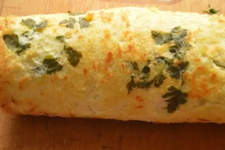 Нежный рулет с курицей и сливочным сыром.: шаг 8