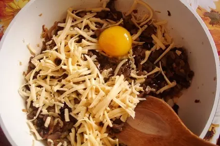 Ладья из горбуши с грибами и сыром: шаг 1
