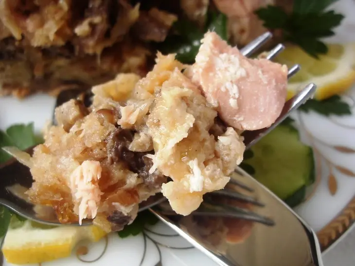 Ладья из горбуши с грибами и сыром: шаг 7