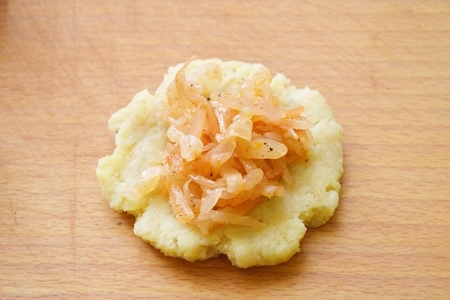 Картофельные постные пирожки с капустой: шаг 5
