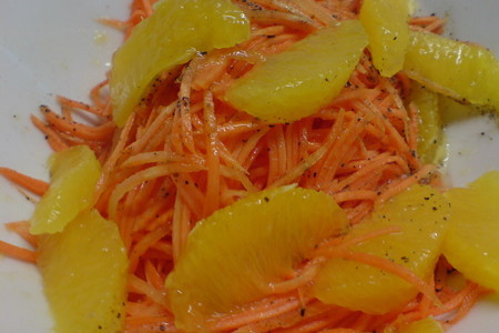 Салат из моркови,апельсина и орешков/дип из запечённого перца и вяленых помидоров: шаг 2