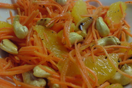 Салат из моркови,апельсина и орешков/дип из запечённого перца и вяленых помидоров: шаг 3