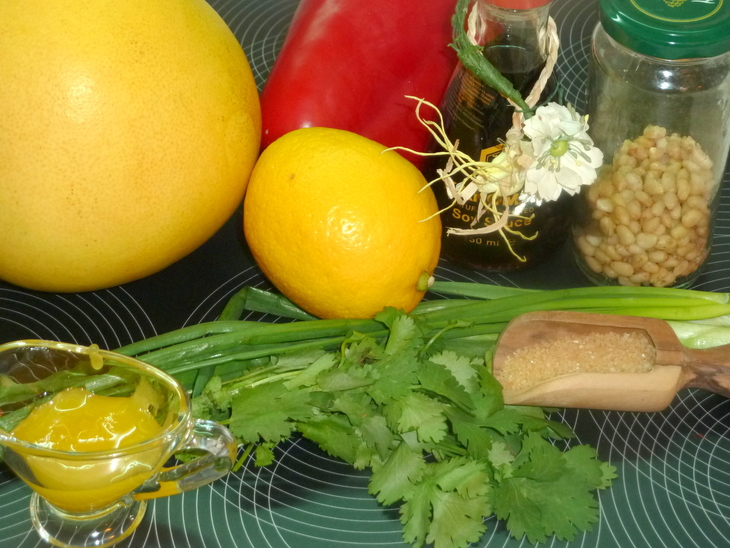 Салат с помело и болгарским перцем: шаг 1