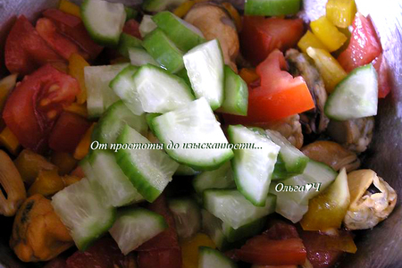 Салат с мидиями и овощами: шаг 2