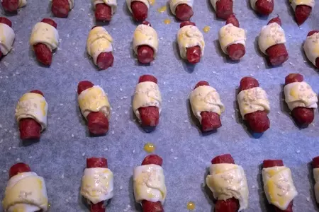 Фуршетные слойки с охотничьими колбасками: шаг 4