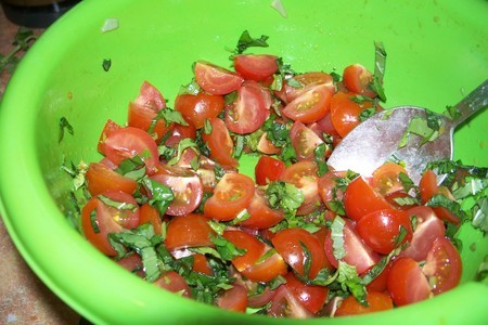 Салат из рисовой лапши с томатами черри и базаликом: шаг 5