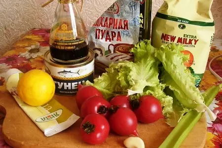 Салат «полуцезарь» с тунцом по -постному!!!: шаг 1