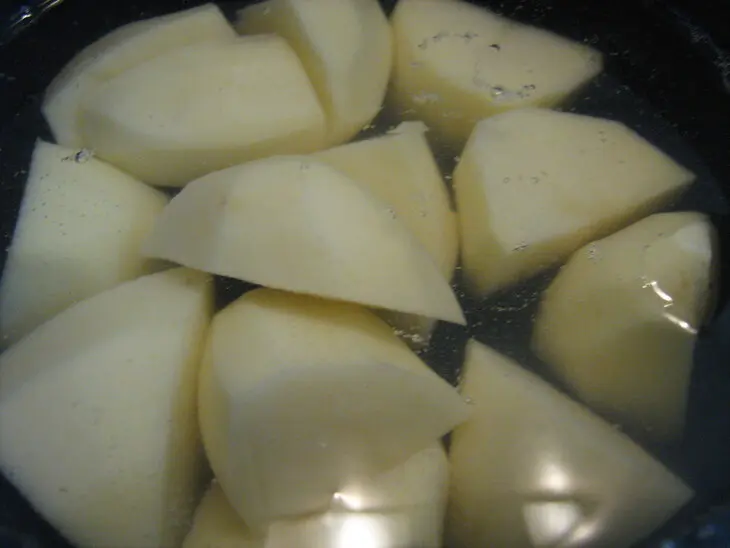 Тёплый салат с картофелем и осьминогом: шаг 1