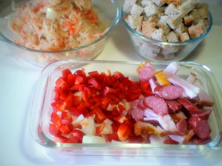 Томленая капуста под хлебной корочкой: шаг 1