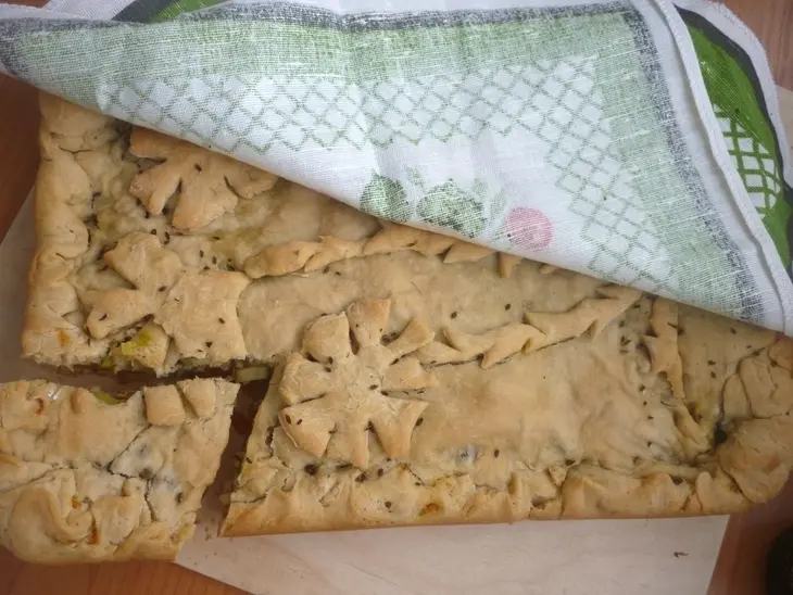 Постный пирог с морковкой и солёными грибочками: шаг 9