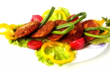 Котлеты из куриной грудки и брынзы с печеным перцем и сельдереем.: шаг 5