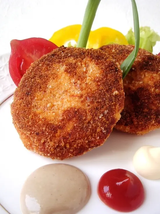 Котлеты из куриной грудки и брынзы с печеным перцем и сельдереем.: шаг 6