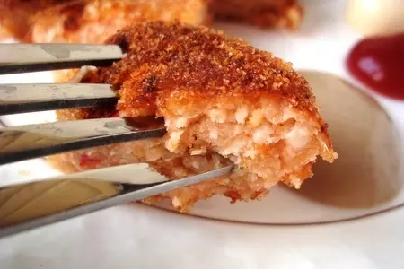 Котлеты из куриной грудки и брынзы с печеным перцем и сельдереем.: шаг 7
