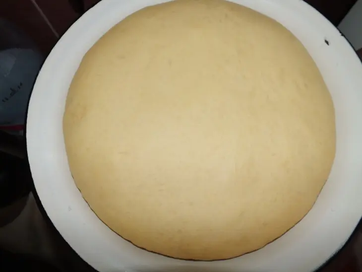 Булочки с сосисками: шаг 1