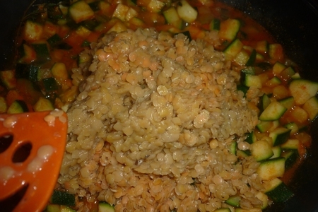Чечевица с кабачками, томленная в морковном соке: шаг 2