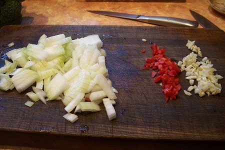 Ассорти из капусты в томатном соусе под сырной корочкой: шаг 3